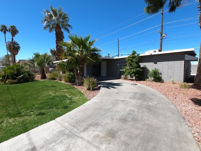 Foto del edificio - SINGLE-STORY HOME | NEWLY RENOVATED | SAHARA & EASTERN | CENTRAL LAS VEGAS