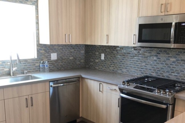 Foto del edificio - 8034 Airlane Ave