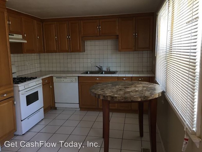 Building Photo - 3 br, 1.5 bath House - 15539 Minerva
