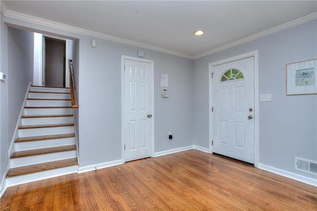 Building Photo - 2374 Shamrock Dr