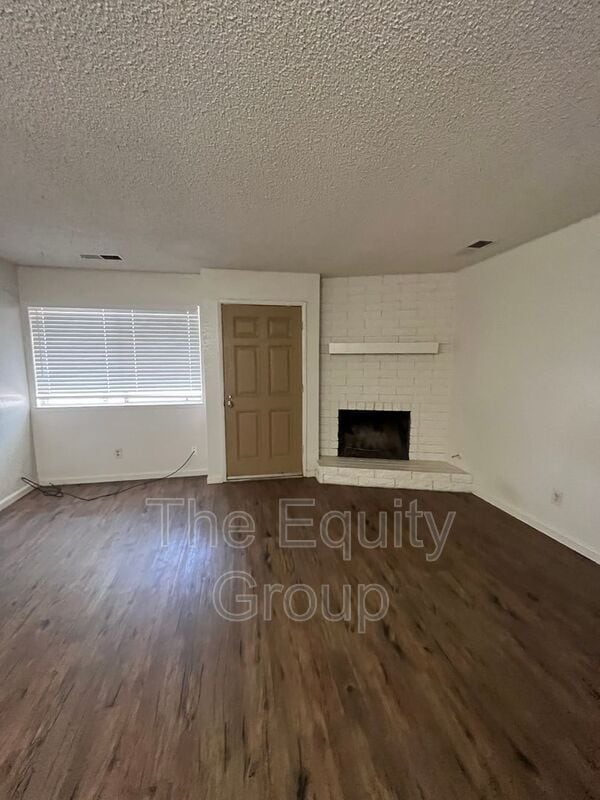 Building Photo - 5733 W Hillsdale Ave