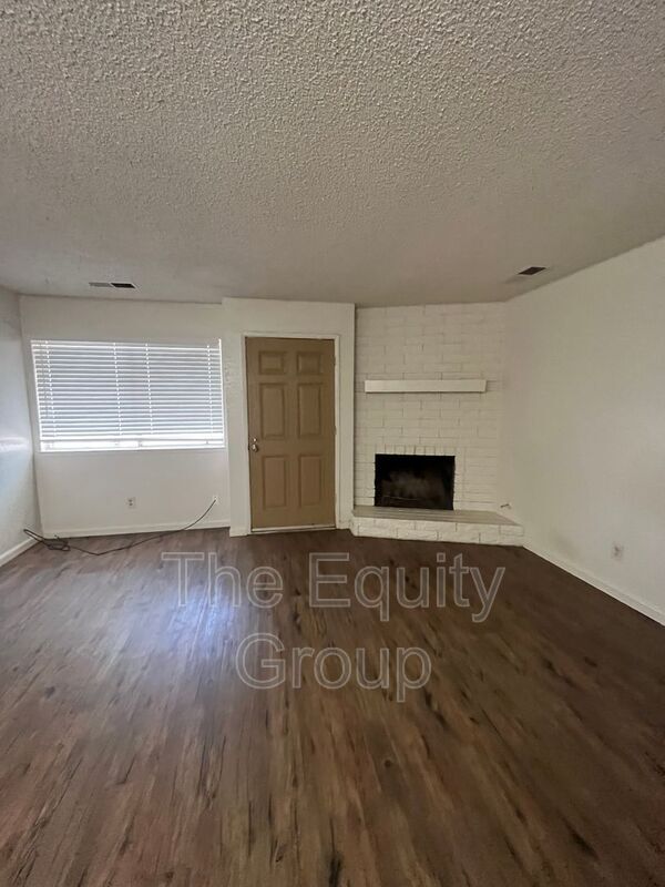 Foto del edificio - 5733 W Hillsdale Ave