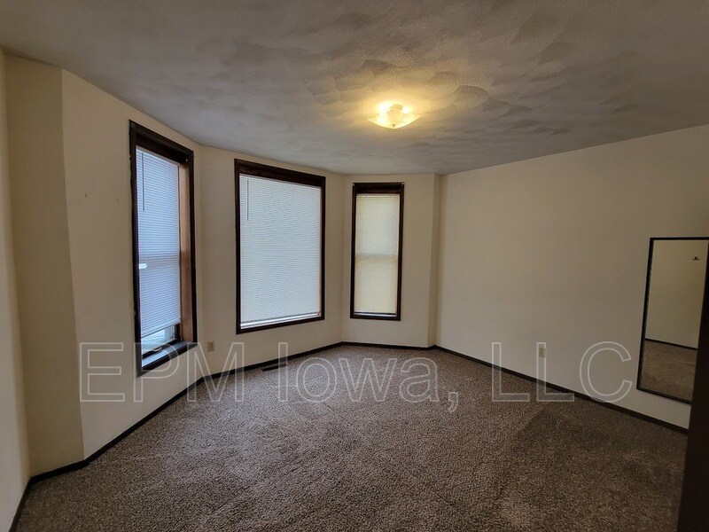 Foto del edificio - 306 1/2 1st St SE