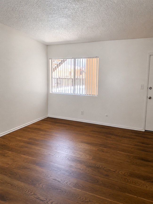 Interior Photo - 4011 W. 129th Street