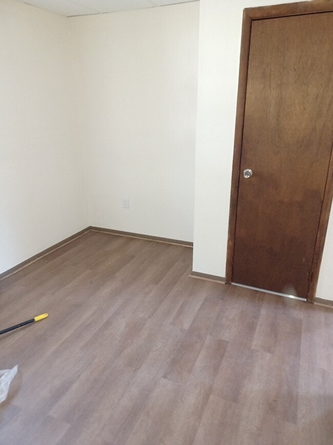 Building Photo - 236 Robinson St