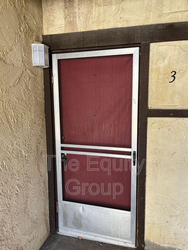 320 Pearson Dr Unit 3, Porterville, CA 93257 Condo for Rent in
