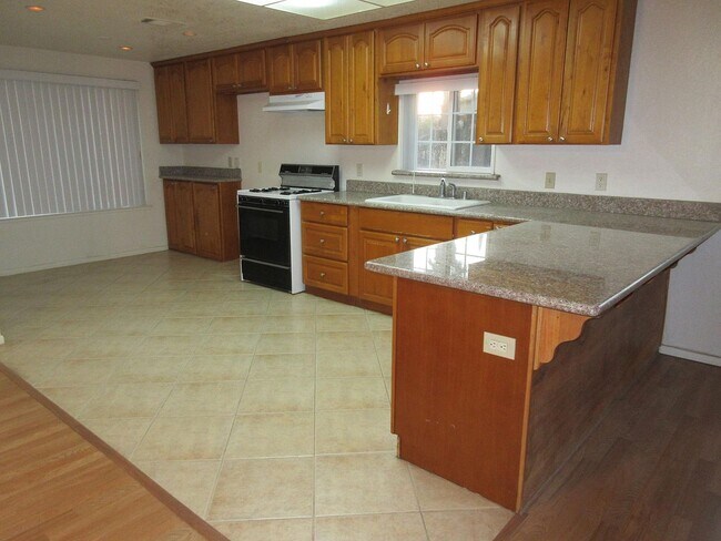 Building Photo - 3325 Cahill Ct