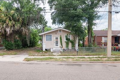 Primary Photo - 821 Crestwood St