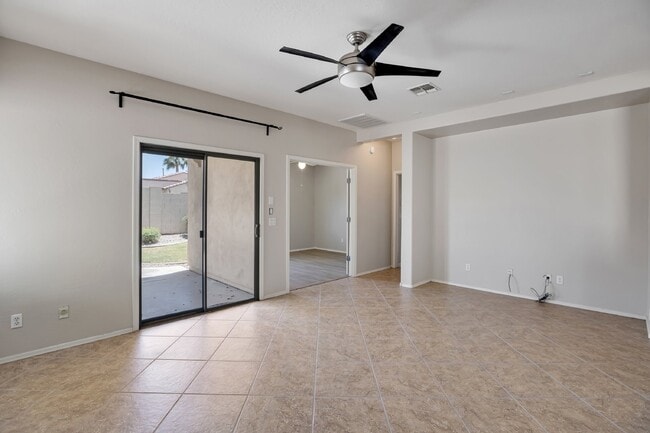 Building Photo - Lovely Seville rental on quiet street now ...