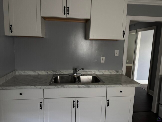 Building Photo - 716 Cornelia Dr