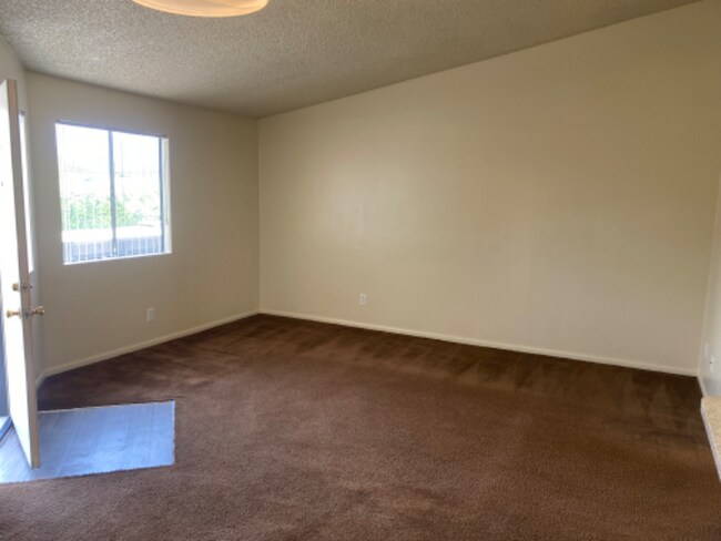 Building Photo - 404 Sierra Vista St