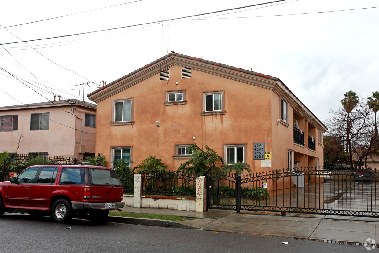 Foto del edificio - 430-436 1/2 E 29th St