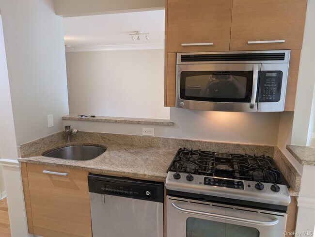 Foto del edificio - 1155 Warburton Ave