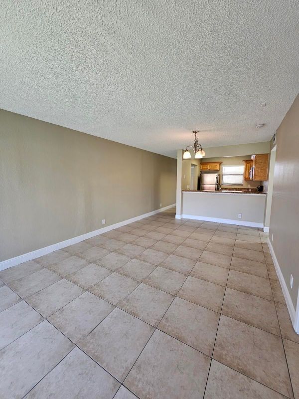 Building Photo - 1447 Lake Crystal Dr