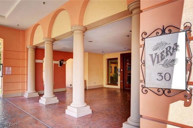 Building Photo - 30 Strada Di Villaggio