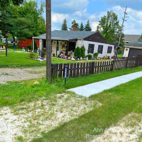 Foto del edificio - 3121 Cherry Tree Ln