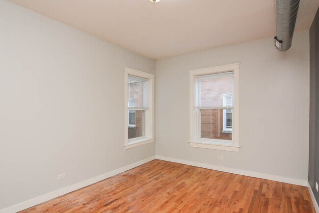 Foto del edificio - 7456 N Greenview Ave