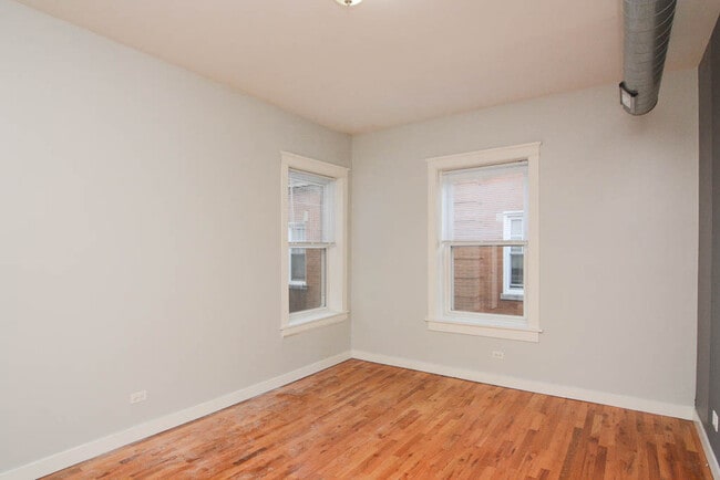 Building Photo - 7456 N Greenview Ave