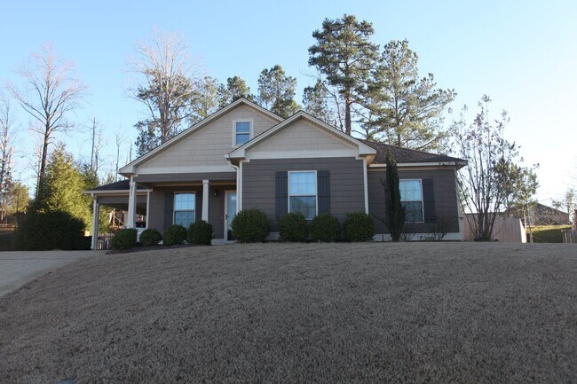 Foto del edificio - Beautiful Home in Auburn Available in June!