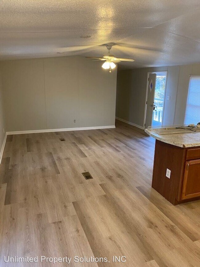 Building Photo - 3 br, 2 bath House - 20530 US Highway 17N