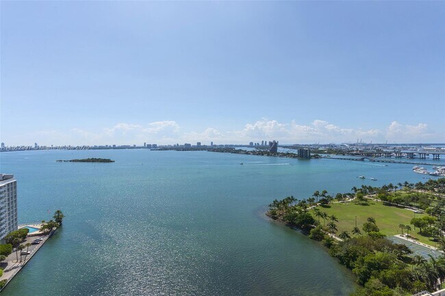 Foto del edificio - 2020 N Bayshore Dr