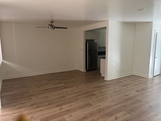 Foto del edificio - 5643 Carlton Way