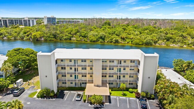 Foto del edificio - 333 NE 19th Ave