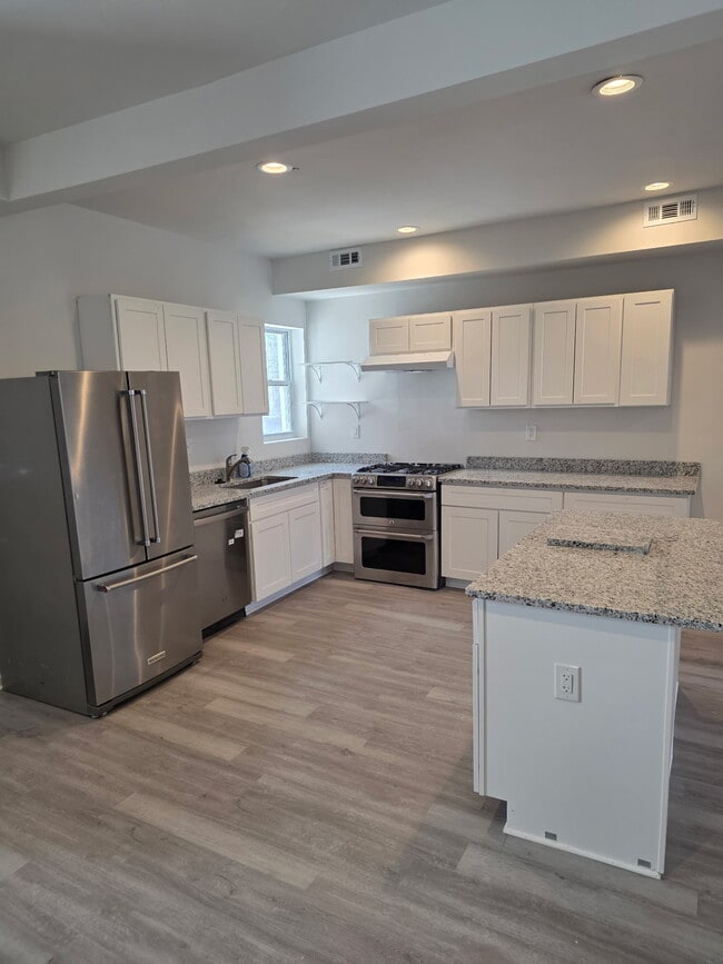 Building Photo - 2927 Oakley Ave