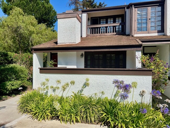 Building Photo - 1586 Palisades Dr