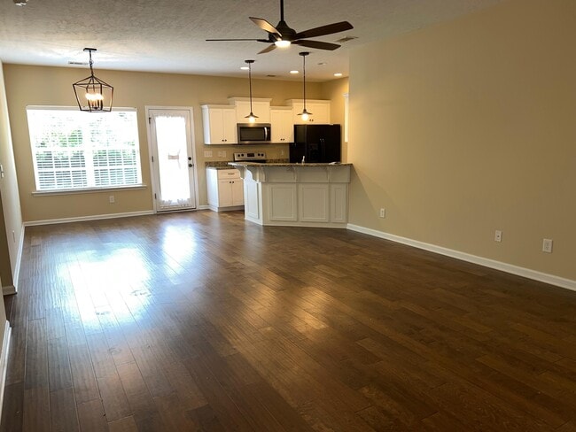 Foto del edificio - 172 Kline St NW