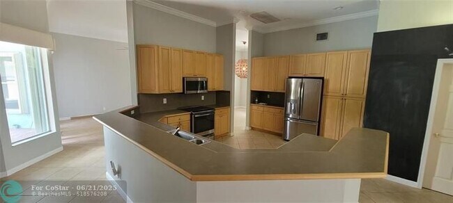 Building Photo - 100 NW 108th Way