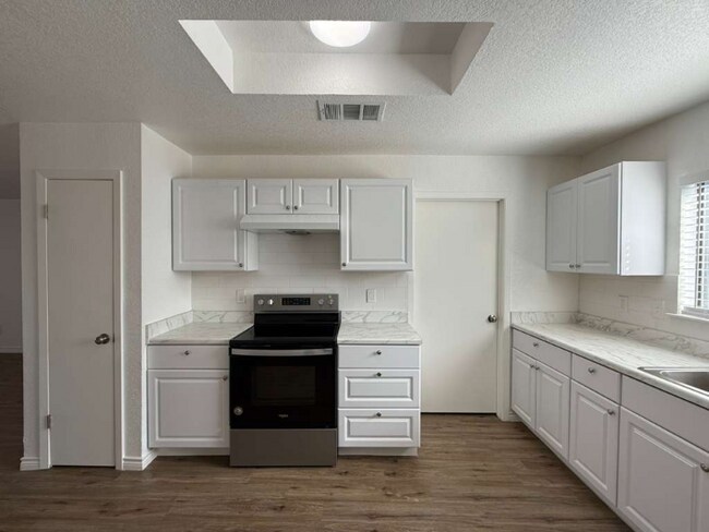 Foto del edificio - 4455 Sherwood Way