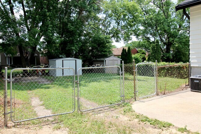 Building Photo - 6841 Buckingham Place