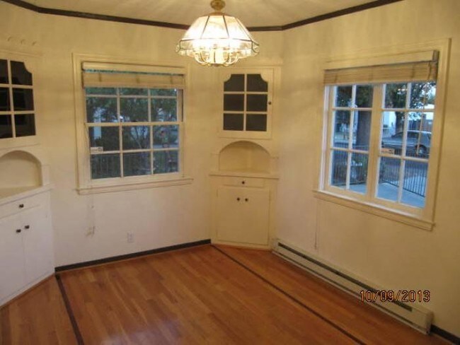 Building Photo - 68 S Cragmont Ave
