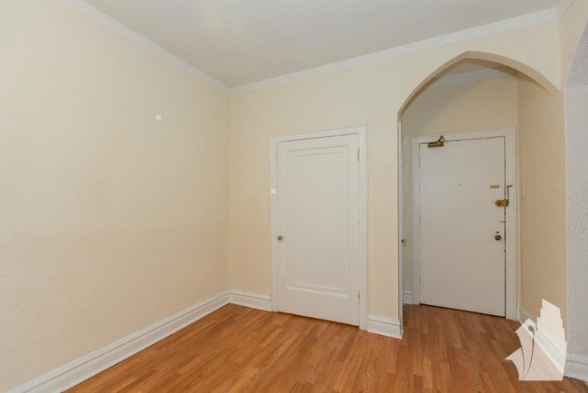 Building Photo - 4829 N Damen Ave