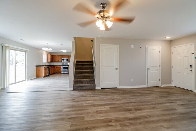 Building Photo - 558 Wellington Dr