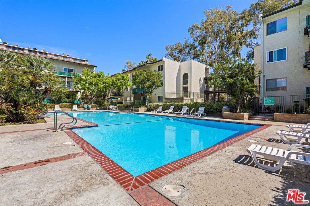 Foto principal - 5460 White Oak Ave