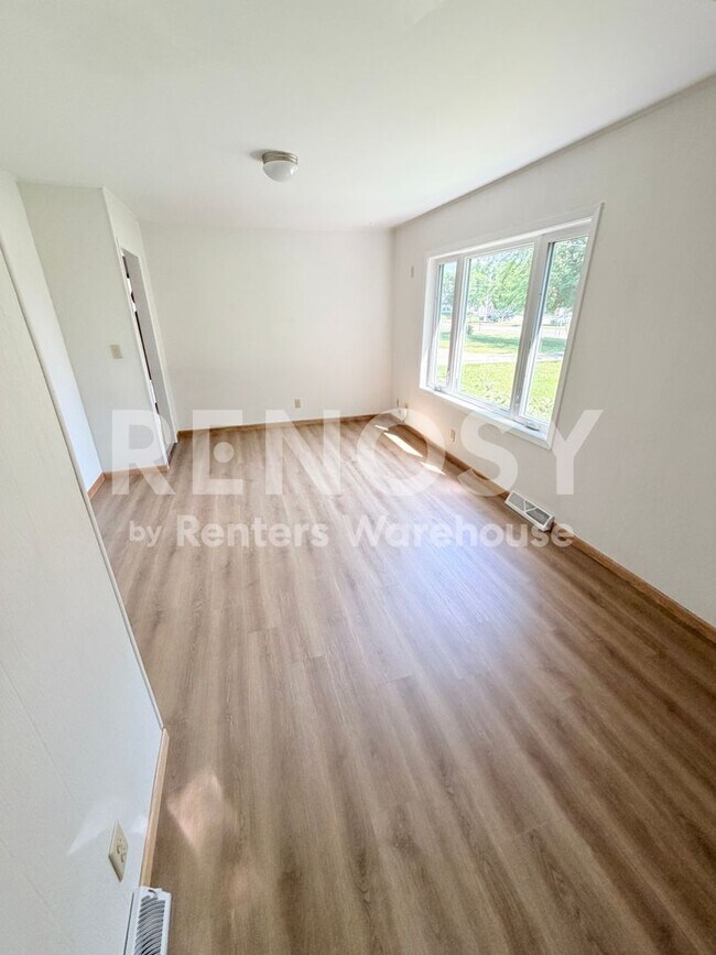 Foto del edificio - 320 Linden Ave W