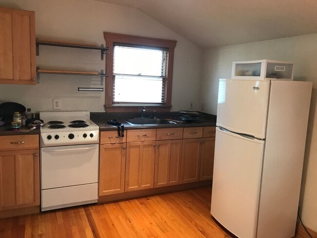 Building Photo - Hyde Park Tiny Home/Garage Apartment