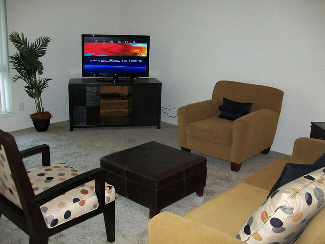 Living room - Stratton Apartment Homes