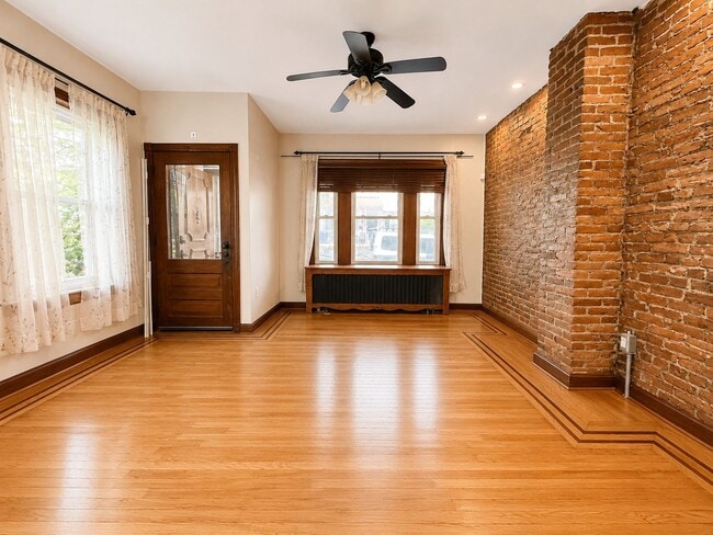 Building Photo - Charming Manayunk Rowhome with Private Yard & Front Porch Near Main Street