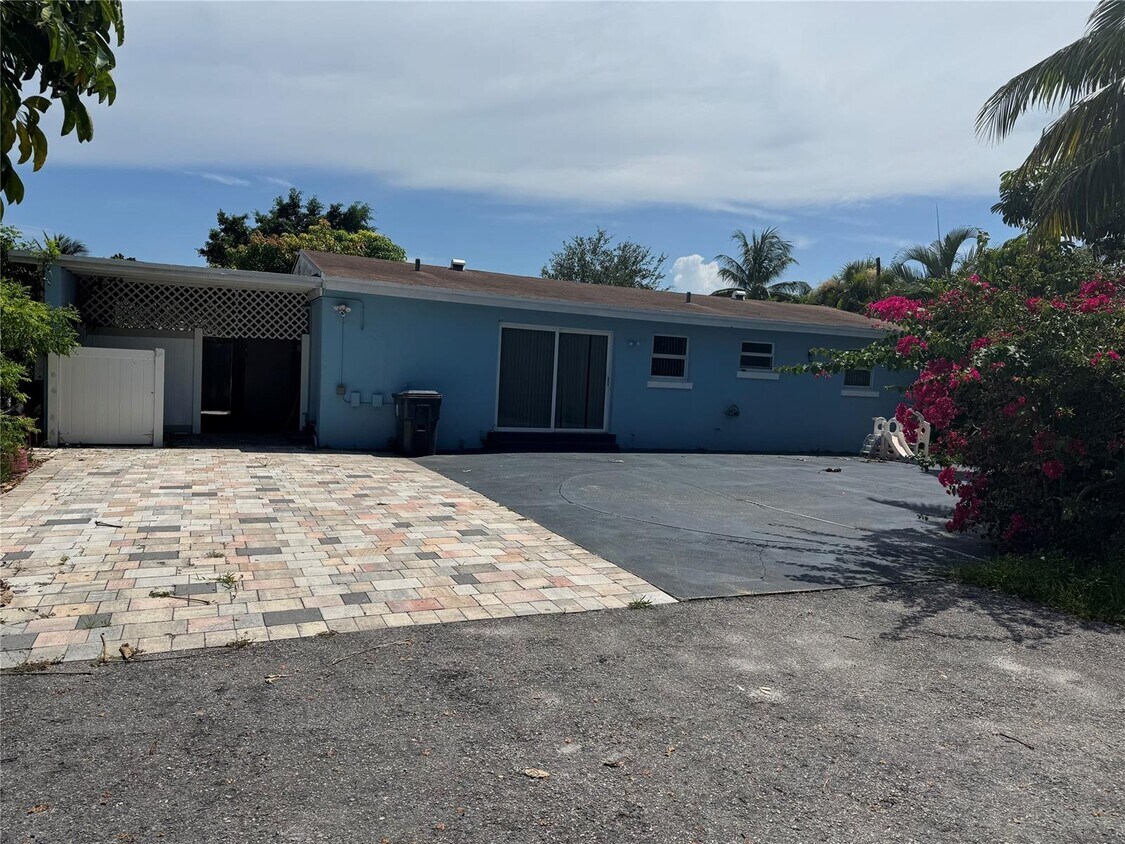 Foto principal - 4050 Urquhart St