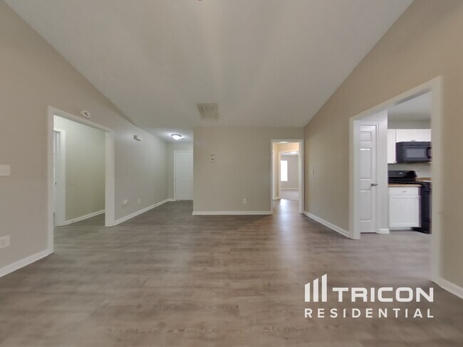 Building Photo - 402 Wolf Creek Court Locust Grove GA