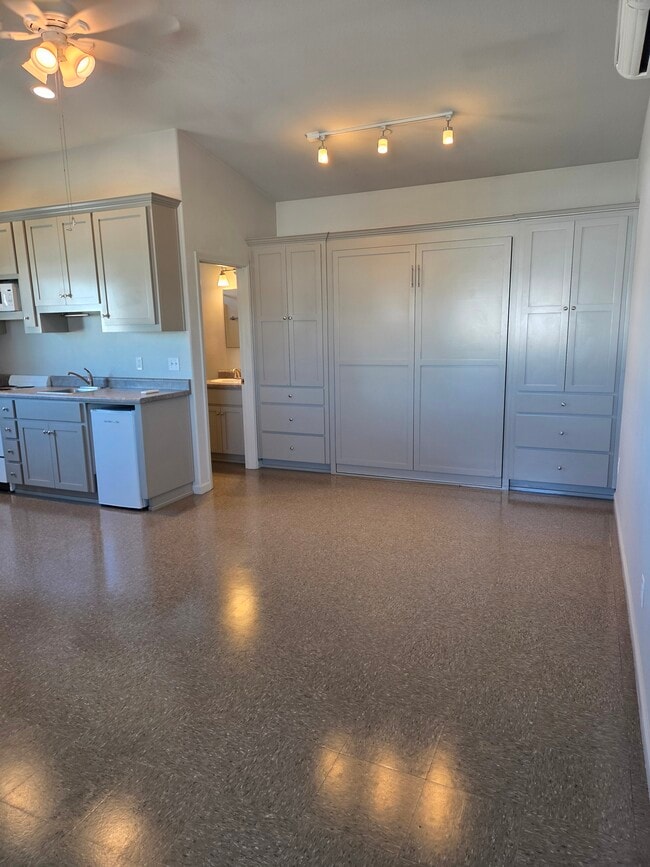 Foto del edificio - 2328 Golden Hill Rd