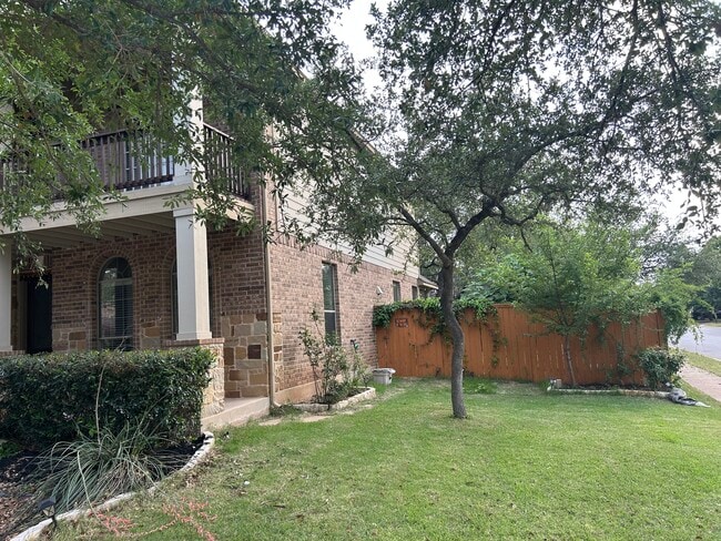 Large side yard/corner plot - 2807 Prosperity