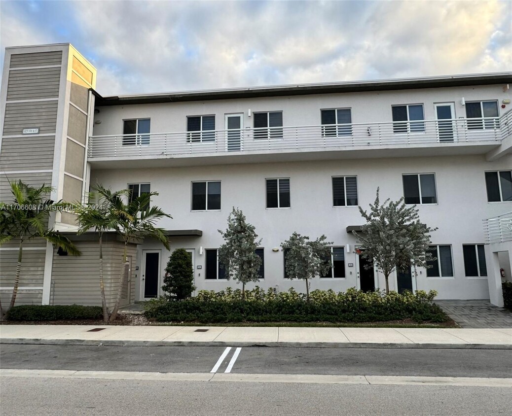 Foto principal - 10270 NW 66th St