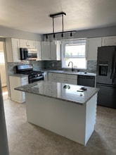 Building Photo - 542 S Main St