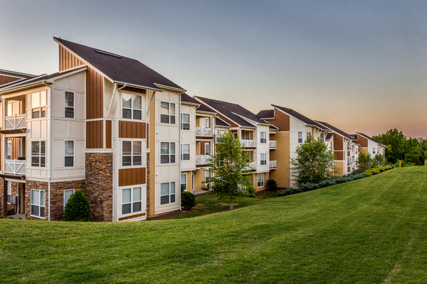 Foto del edificio - Cascades at Northlake Apartments