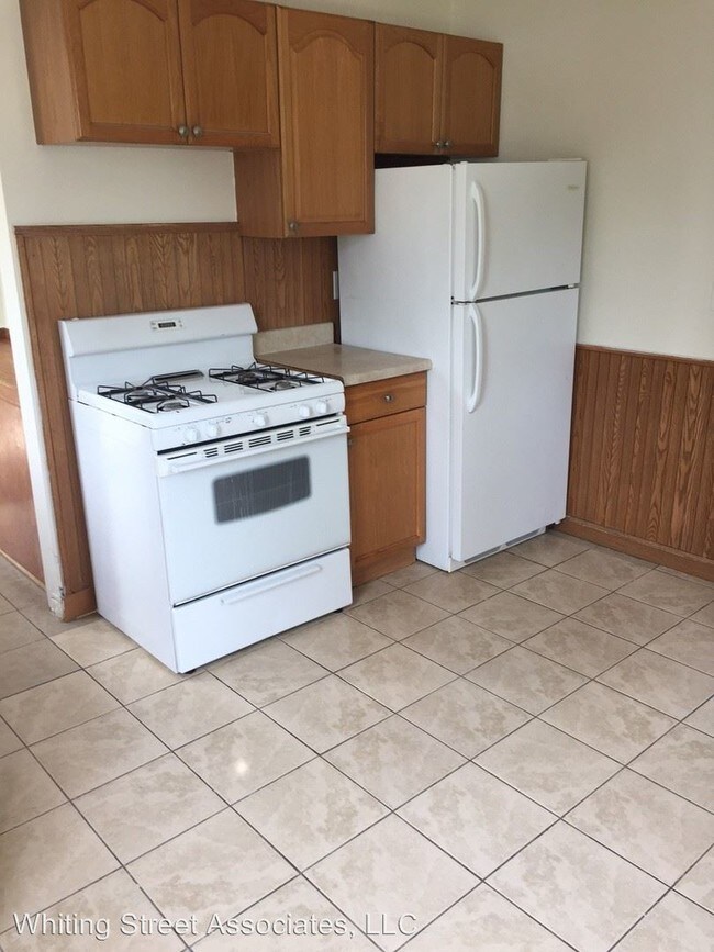 Foto del edificio - 1387 Corbin Ave