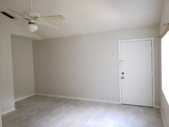 Building Photo - Quiet 1 Bedroom Duplex in NE Ocala